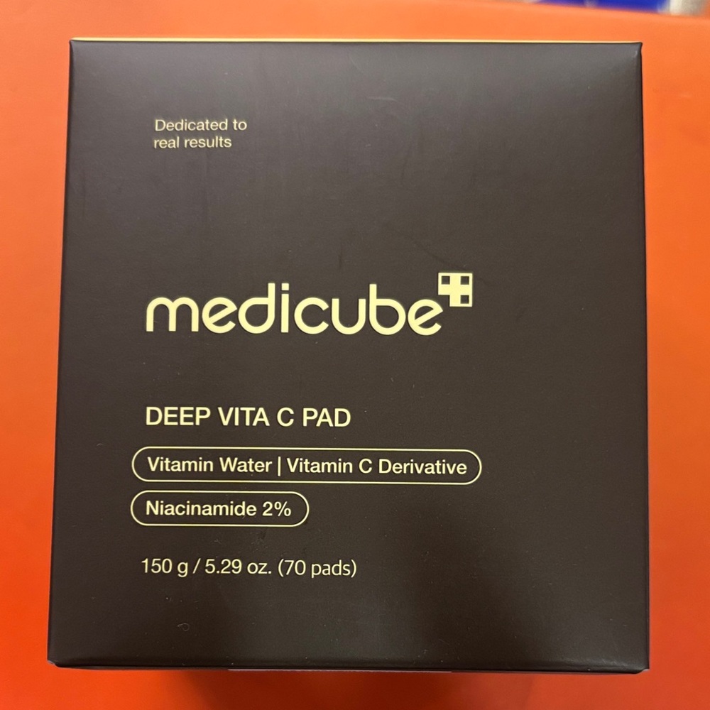 Medicube Deep Vita C Pad - Black